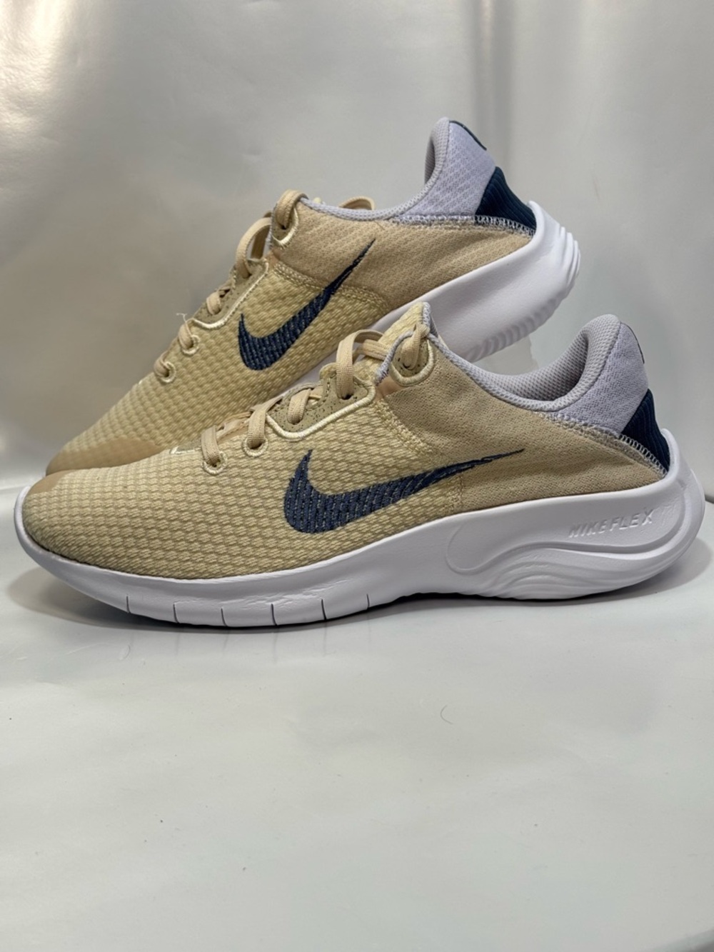 Nike Women's Size 7.5 Flex Experience Run Running Shoes Sand Drift DD9283-102